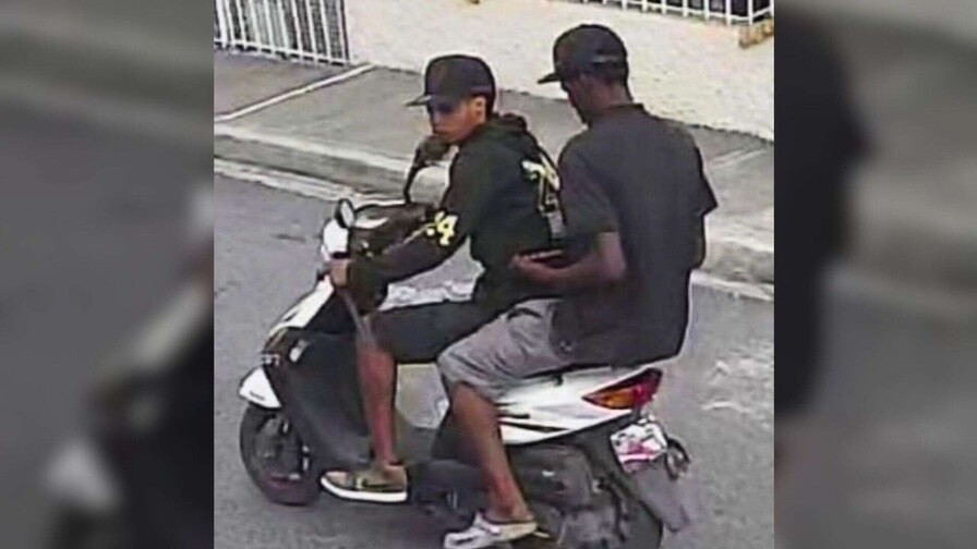 Policía apresa a dos presuntos delincuentes acusados de atracar a heladero en La Romana