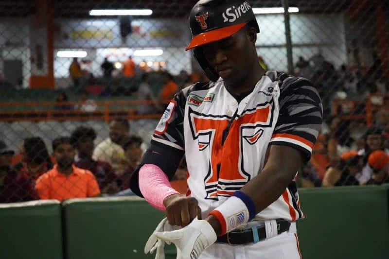 Jesús Sánchez se queda en los Toros del Este tras renovar contrato Jesús Sánchez se queda en los Toros del Este tras renovar contrato