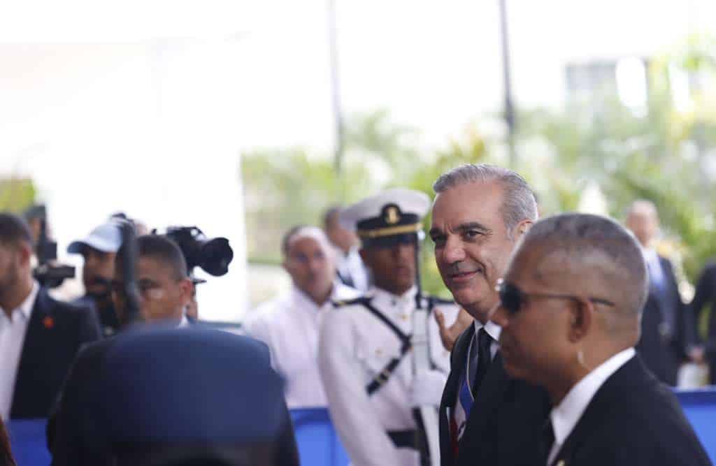 El mandatario Luis Abinader a su llegada al Congreso Nacional previo a su discurso de rendición de cuentas.