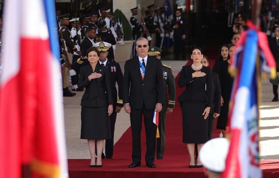 Negro absoluto, estilo impecable: la moda que marcó la rendición de cuentas