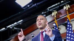 Jared Kushner se reúne con Hakeem Jeffries ante la disputa por el control de la Cámara