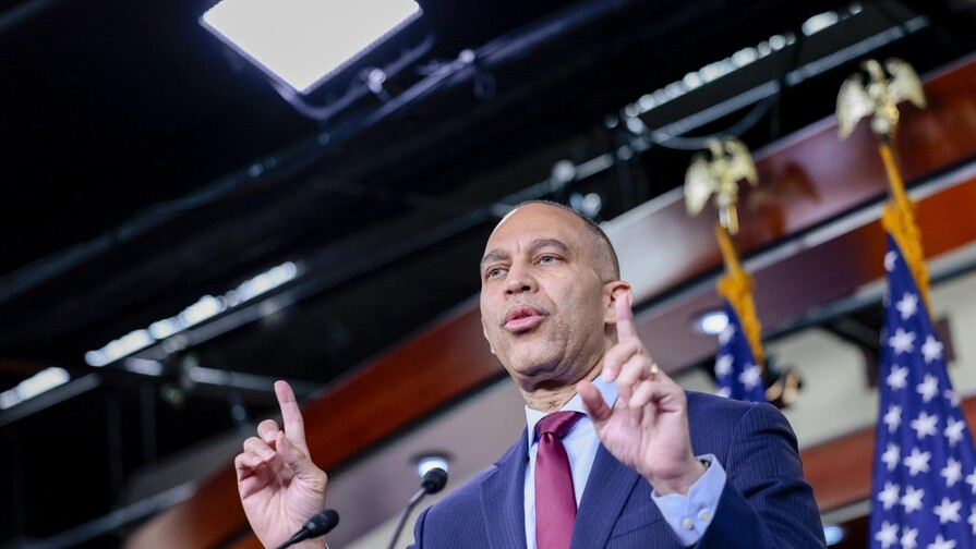 Jared Kushner se reúne con Hakeem Jeffries ante la disputa por el control de la Cámara