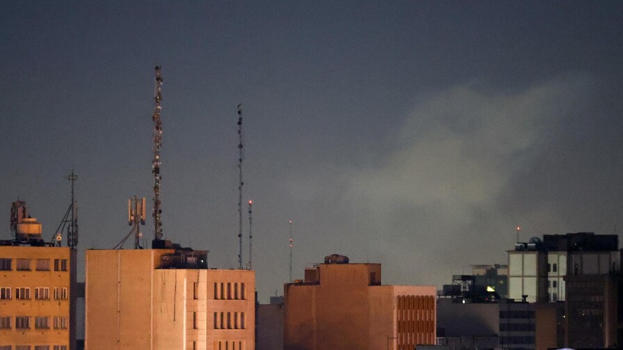 Medios iraníes afirman que Al Jameneí está vivo y en la sala de mando