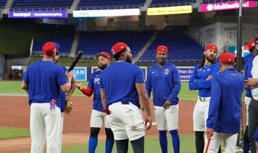 Equipo dominicano que participará en el Clásico Mundial de Béisbol practica por primera vez
