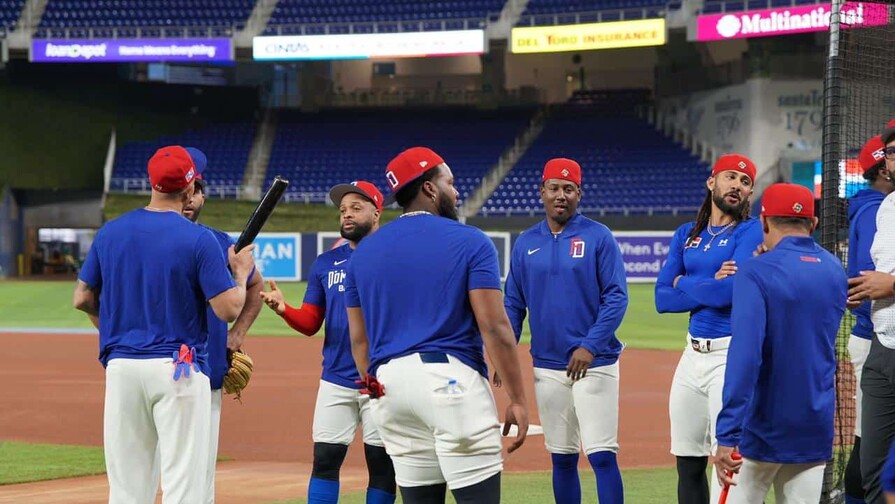 Equipo dominicano que participará en el Clásico Mundial de Béisbol practica por primera vez