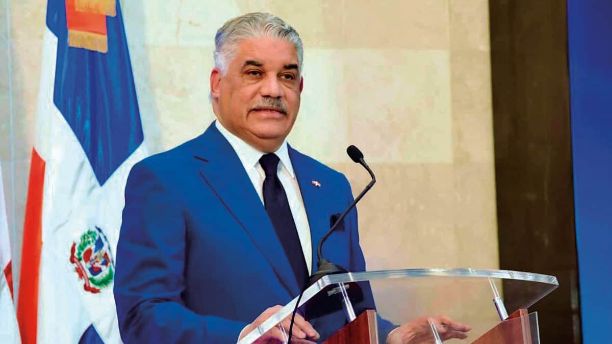 <strong>Miguel Vargas</strong><br><br><i>Presidente PRD</i><br><br>Expresó que la rendición de cuentas estuvo cargada de medias verdades y la calificó como un ejercicio de ilusionismo, desconectado de los problemas reales del país.