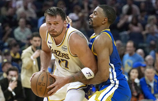 Doncic brilla en su cumpleaños y los Lakers arrollan a unos Warriors diezmados