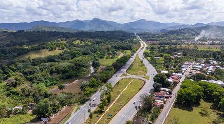 Conducir hacia y desde el Cibao, una prueba de paciencia y riesgo