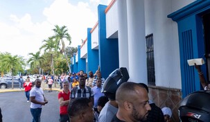 Con largas filas y esperas en el Intrant inicia entrega de nuevas licencias de conducir