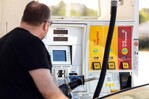 El alto precio de la gasolina, un arma demócrata para disputar distritos clave en EE. UU.