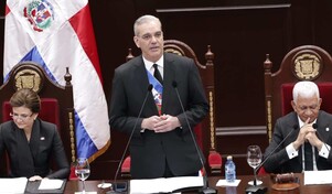 Abinader muestra sus obras para callar a la oposición