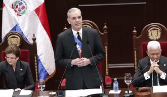 Abinader muestra sus obras para callar a la oposición