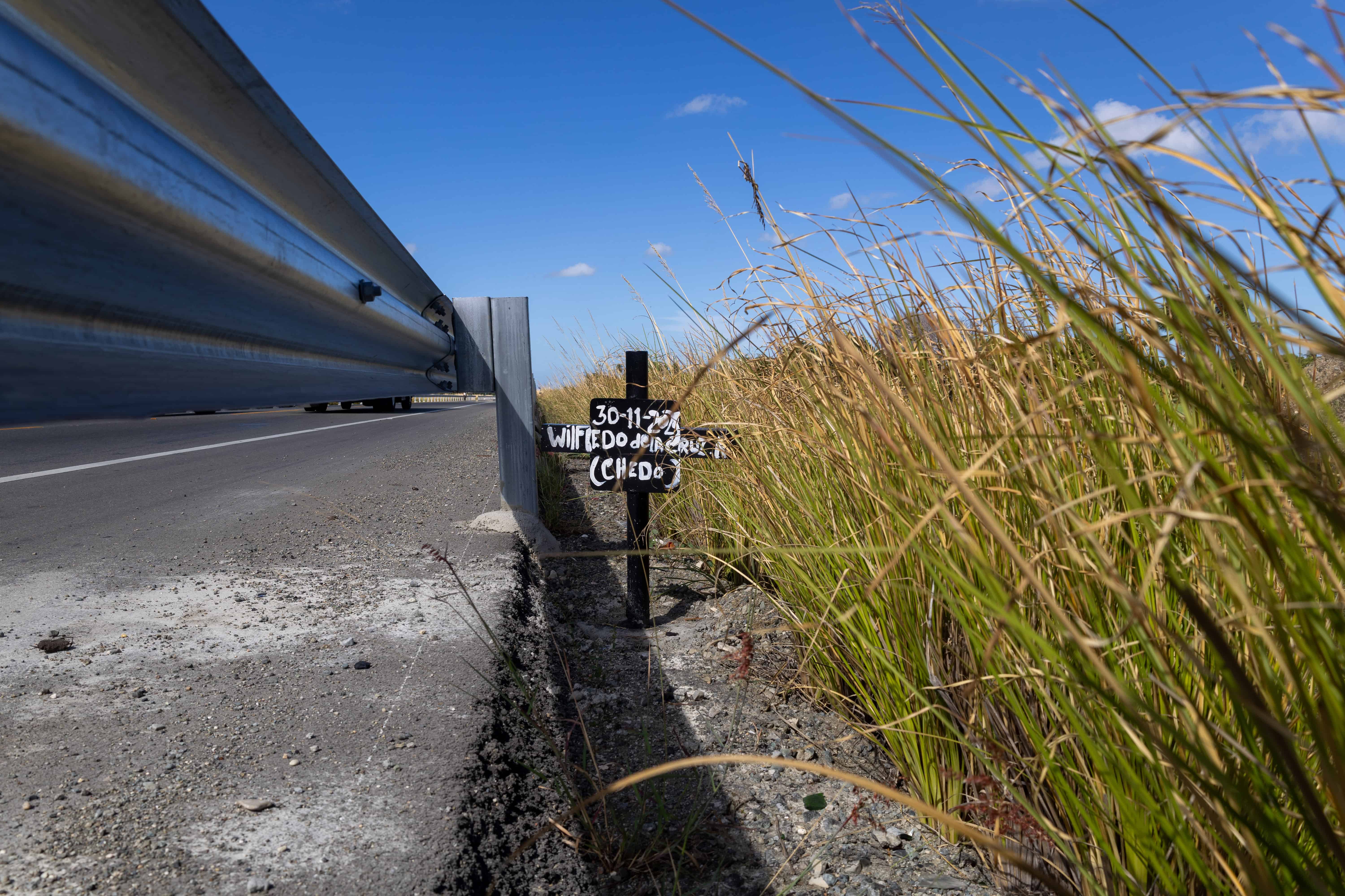 Barandas retorcidas por el impacto de vehículos que circulan en el trayecto.