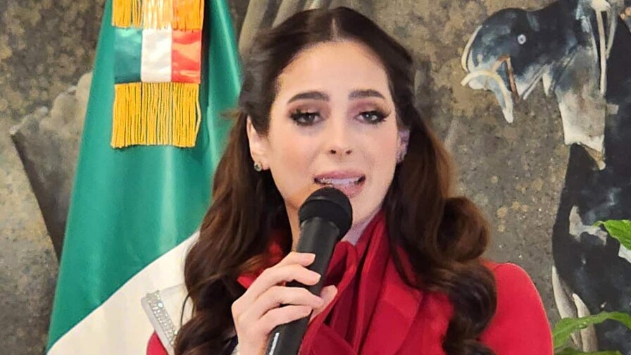 Fátima Bosch se molesta por incómoda pregunta en Harvard sobre su triunfo en Miss Universo