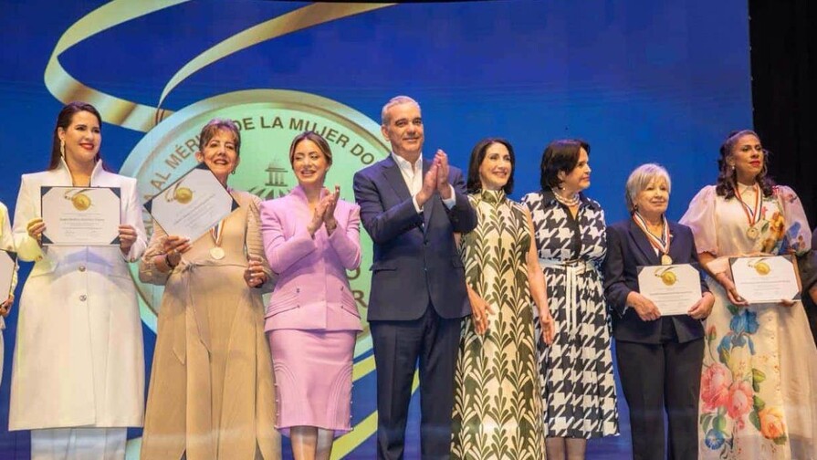 El Gobierno entrega la Medalla al Mérito de la Mujer Dominicana a 22 damas en su 41.ª edición