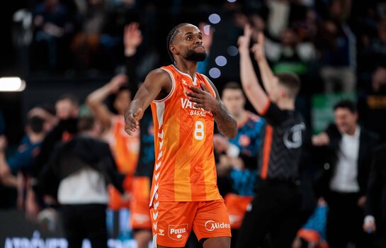 Jean Montero, con 23 puntos, lidera una contundente victoria del Valencia sobre UCAM