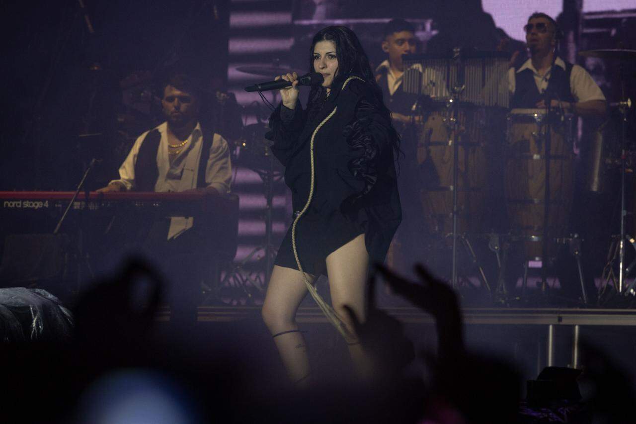 La cantante argentina Cazzu durante su presentación en la décima edición del festival Isle of Light, celebrada en Santo Domingo.