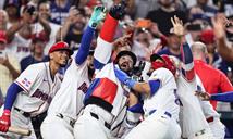 Albert Pujols no se distrae, Jones expresa impotencia ante los bates de RD