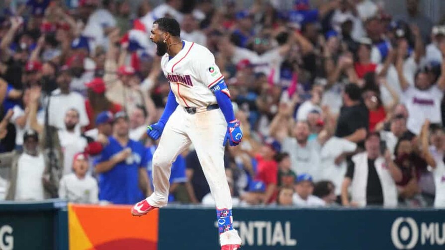 El orgullo dominicano nunca se rinde: un pelotazo no doblegó a Caminero... y luego la sacó