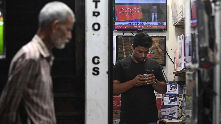 Pakistán anuncia medidas de austeridad ante alza del petróleo por crisis en Oriente Medio