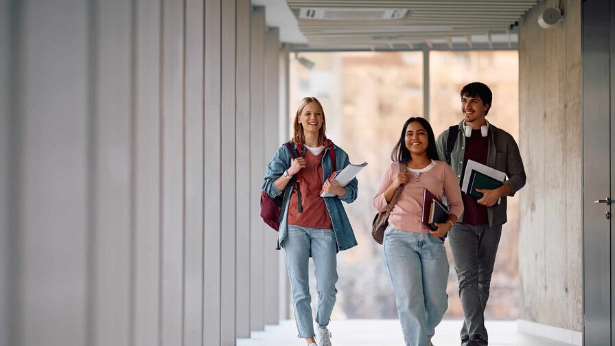 La paradoja del creador: Dueños de la IA inducen a sus hijos a estudiar humanidades