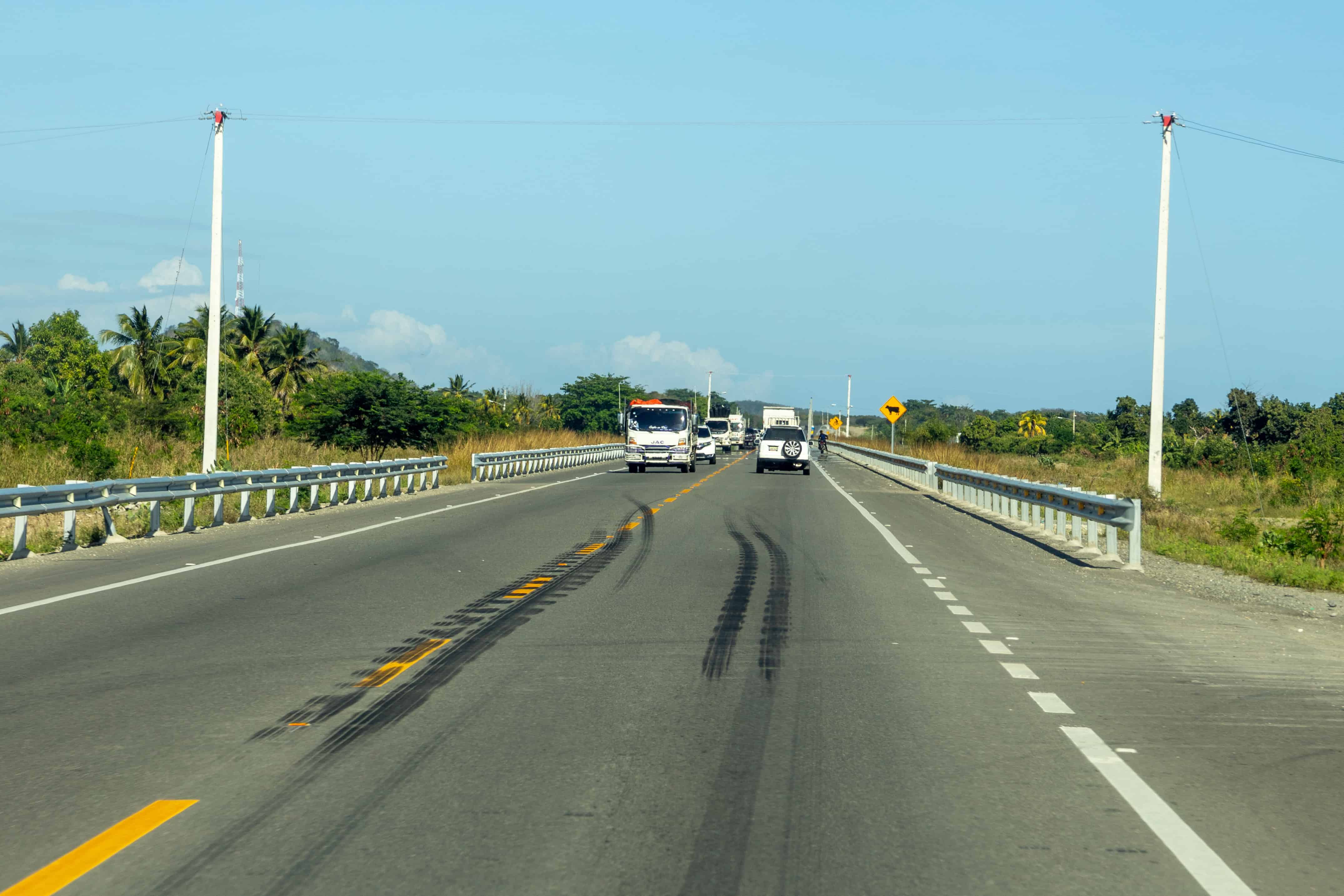 Las señales de los excesos de velocidad quedan marcadas en las vías.