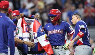 El “clubby” detrás de la historia de la chaqueta tricolor del jonrón dominicano