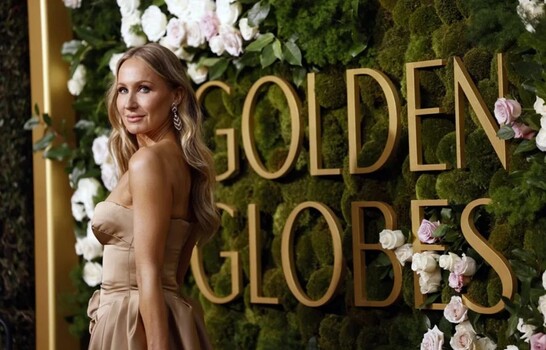 La comediante Nikki Glaser vuelve a conducir los Globos de Oro