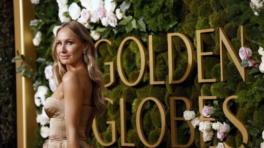 La comediante Nikki Glaser vuelve a conducir los Globos de Oro
