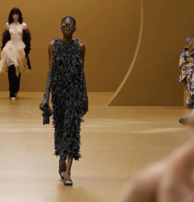 París dibuja cinco tendencias de moda para mujer en el otoño-invierno de 2026-27