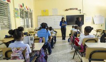 La limitación en uso de celulares en escuelas y colegios incluye a los maestros