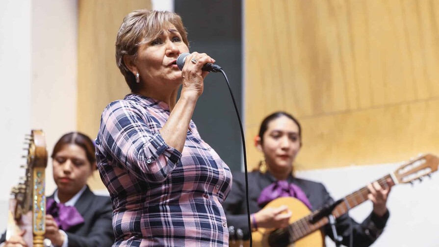 Rosa María López, la pionera que abrió camino al mariachi femenino