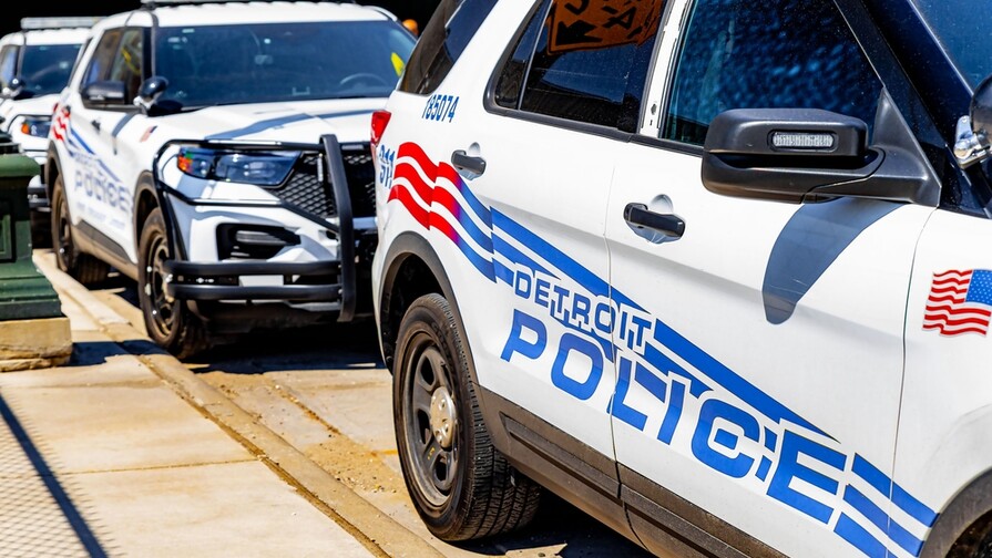 Policía responde a reporte de tirador activo en una sinagoga cerca de Detroit