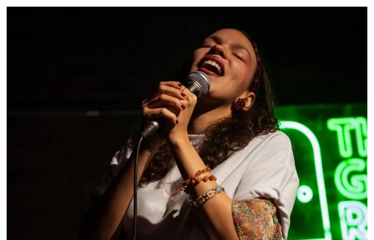 “Trinitarias”, la canción con la que Mabel VP transforma el duelo en música