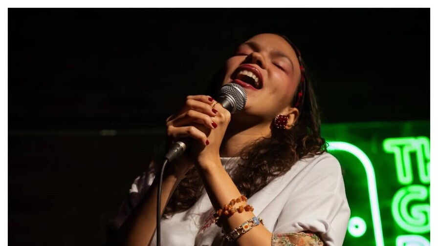 “Trinitarias”, la canción con la que Mabel VP transforma el duelo en música