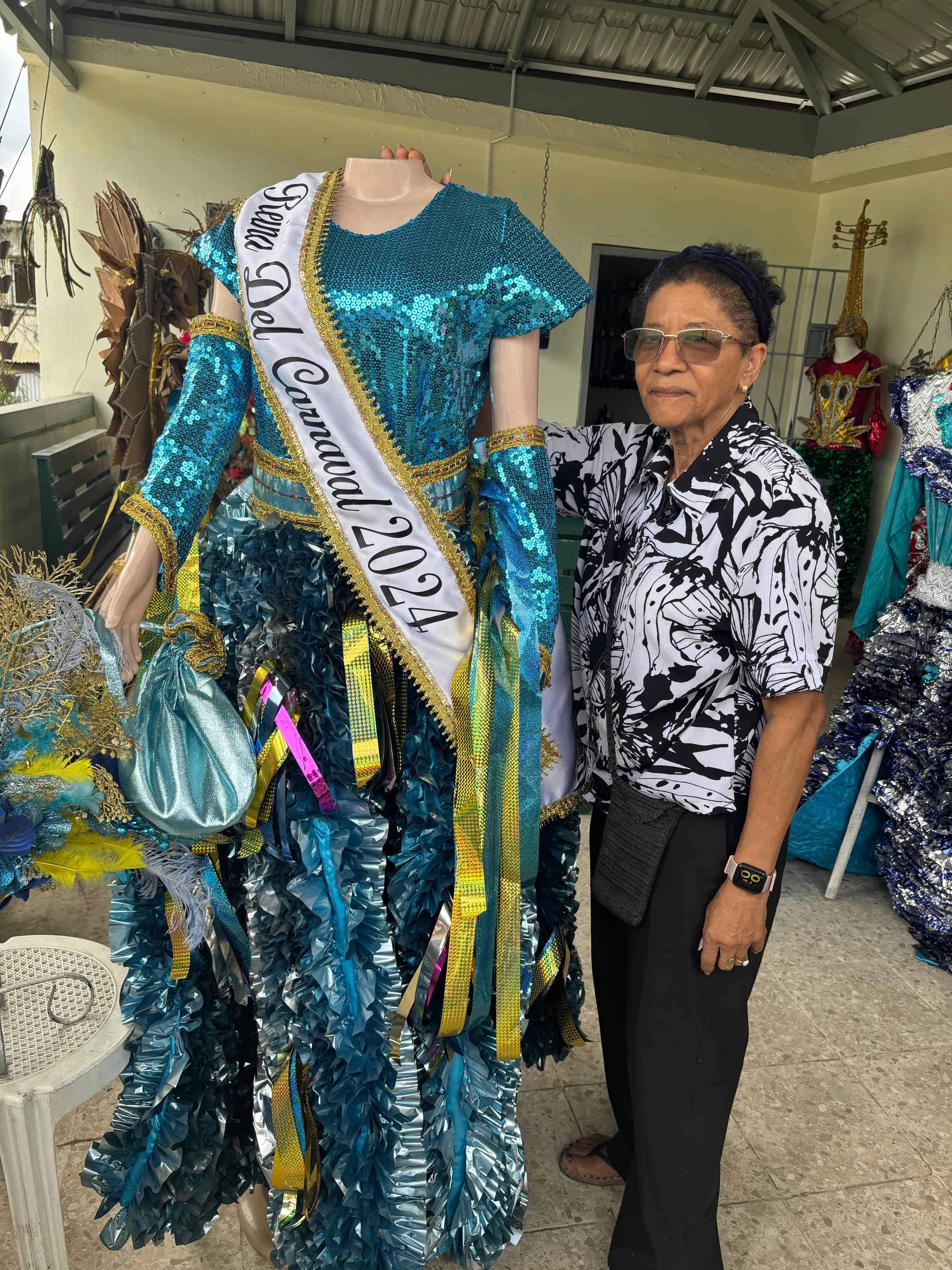 Viloria confeccionó este traje para la reina del Carnaval 2024.