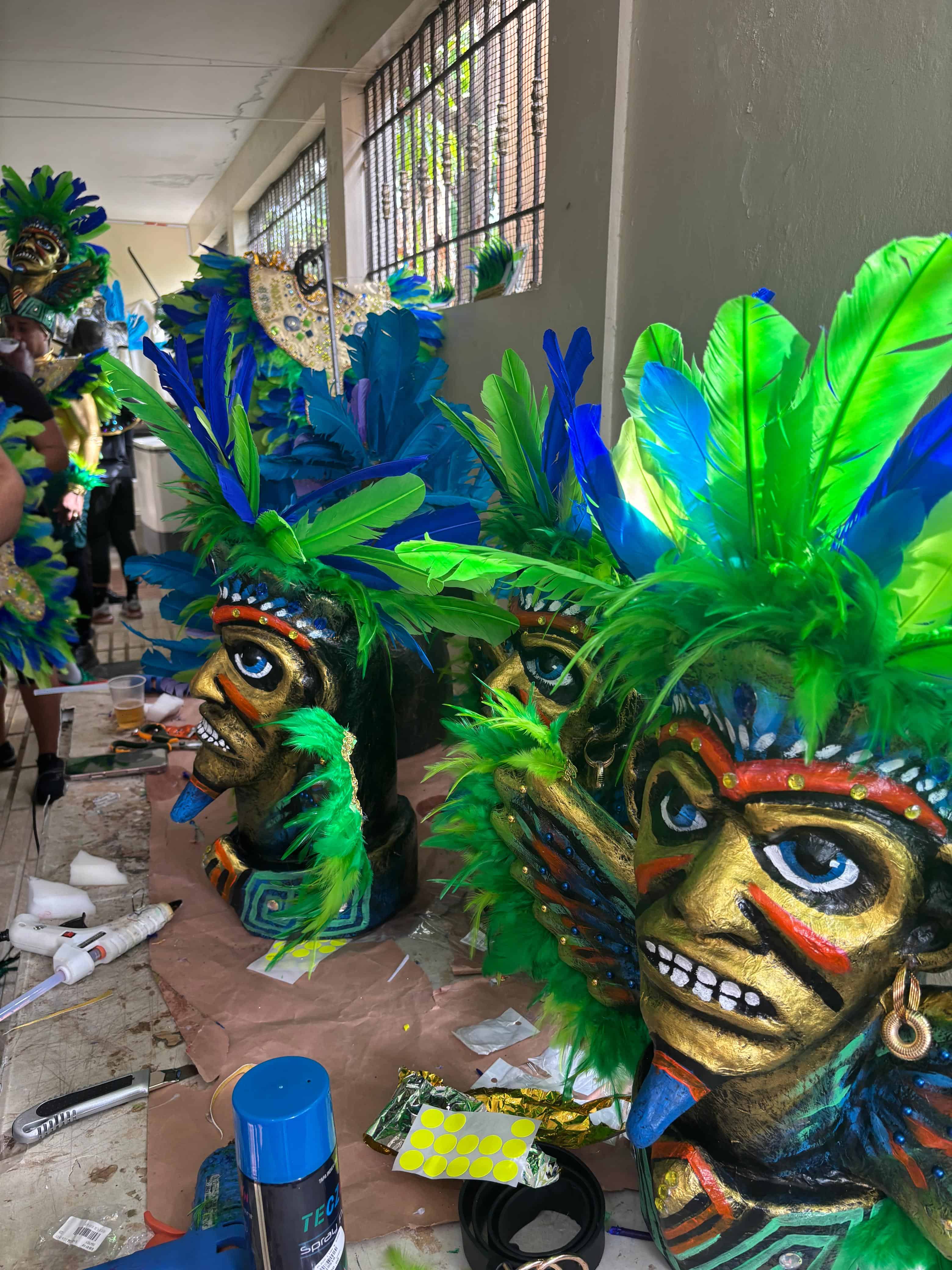 La creatividad, los colores y la pasión por esta manifestación cultural se imponen en los grupos culturales.