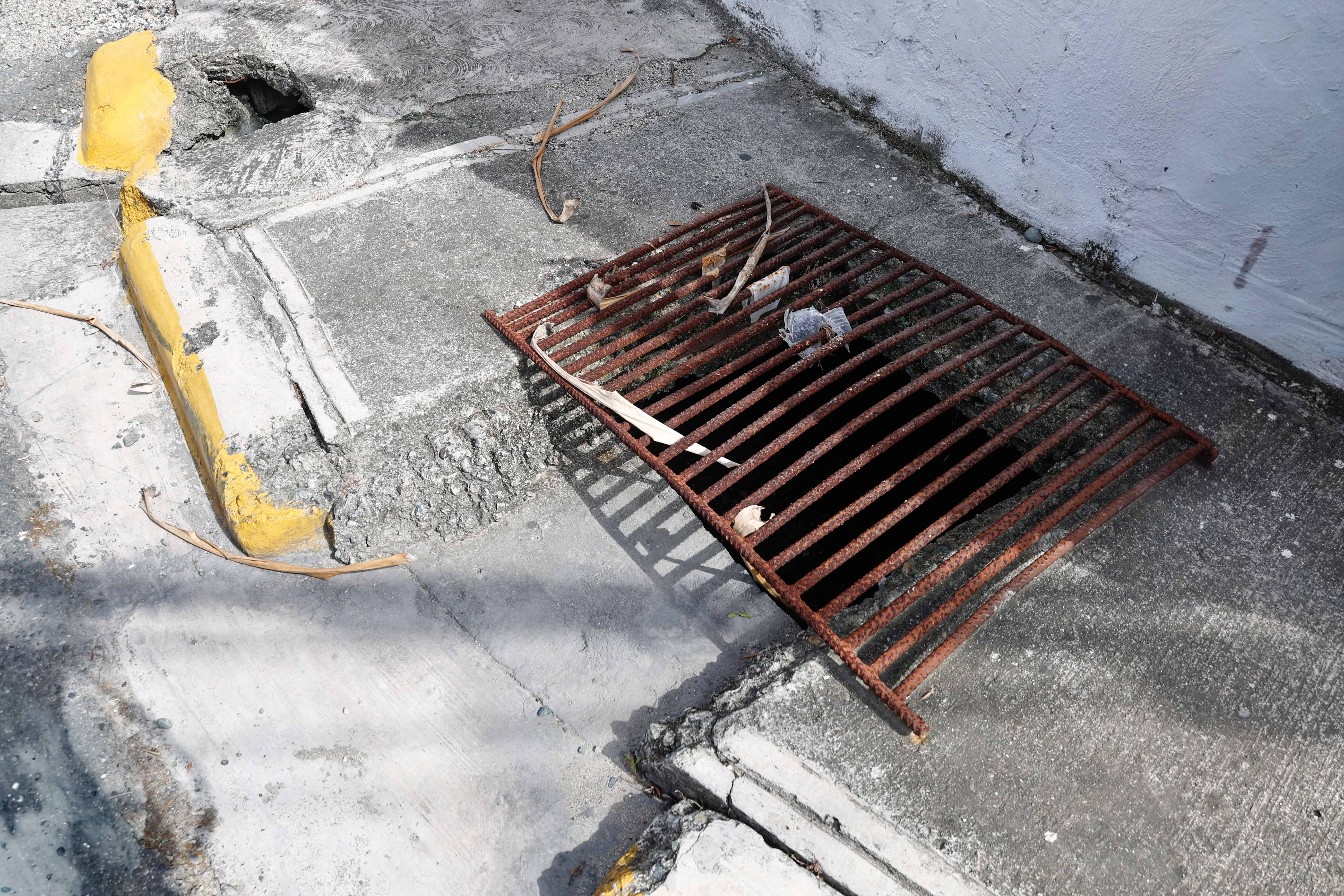 El sistema de drenaje pluvial requiere mantenimiento.