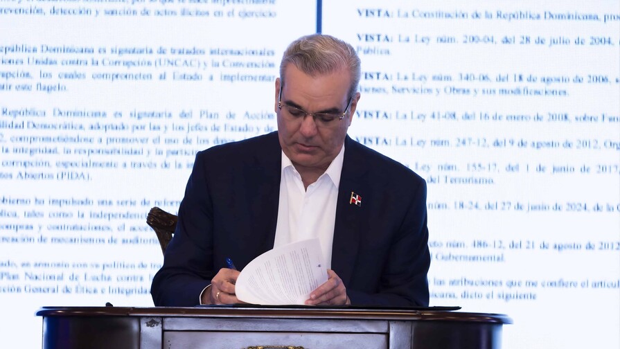 El presidente Luis Abinader promulga ley que elimina las candidaturas independientes