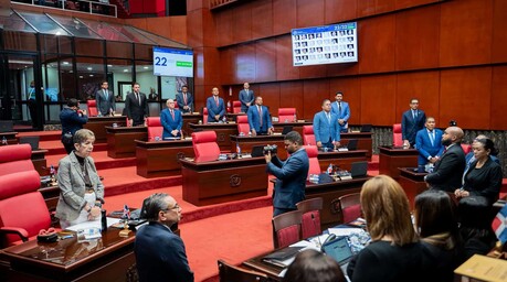 El personal de la oficina de un senador equivale al de una empresa mediana