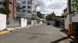 Vecinos del residencial El Condado quedan atrapados en sus viviendas por las inundaciones
