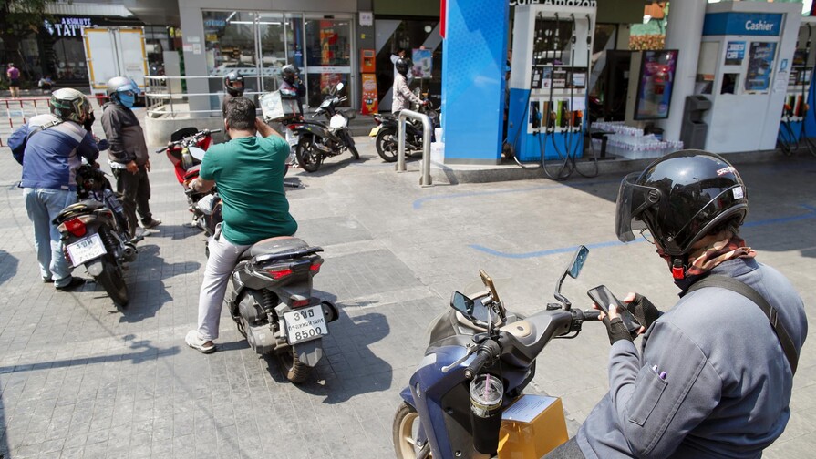 Petróleo de Venezuela seduce al sector, pero incertidumbre frena el entusiasmo