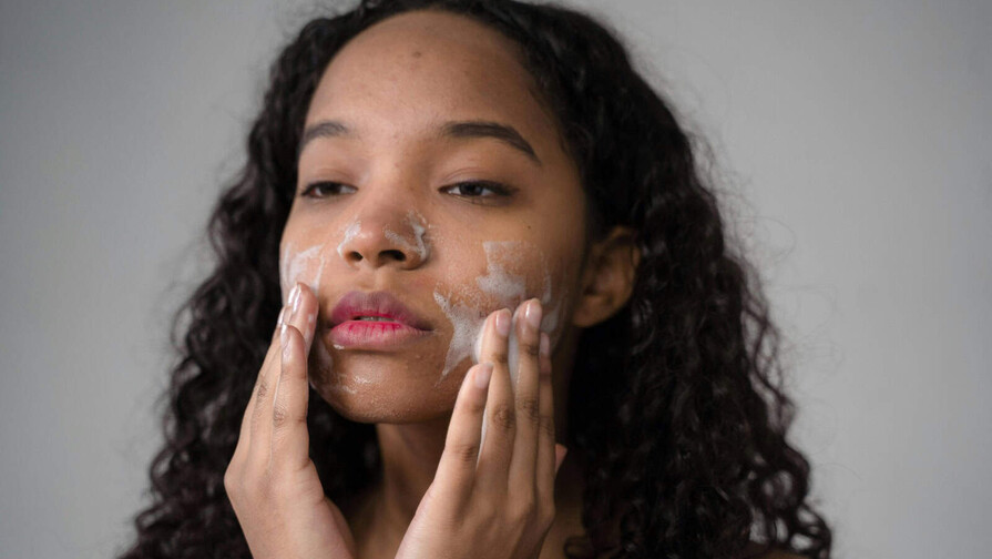 ¿Cómo desmaquillar la piel de forma correcta?