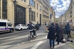 Detienen a hombre que iba a accionar un explosivo para atacar un banco americano en París