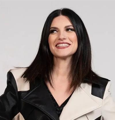 Laura Pausini defiende la música con voz y carisma con la gira Yo Canto World Tour