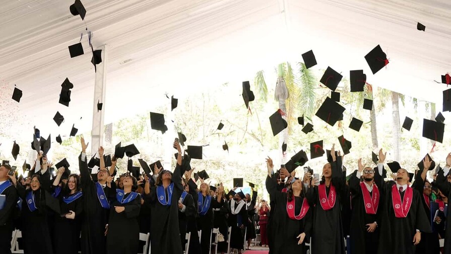 Ucateci gradúa 351 nuevos profesionales en su graduación ordinaria número 81 Ucateci gradúa 351 nuevos profesionales en su graduación ordinaria número 81