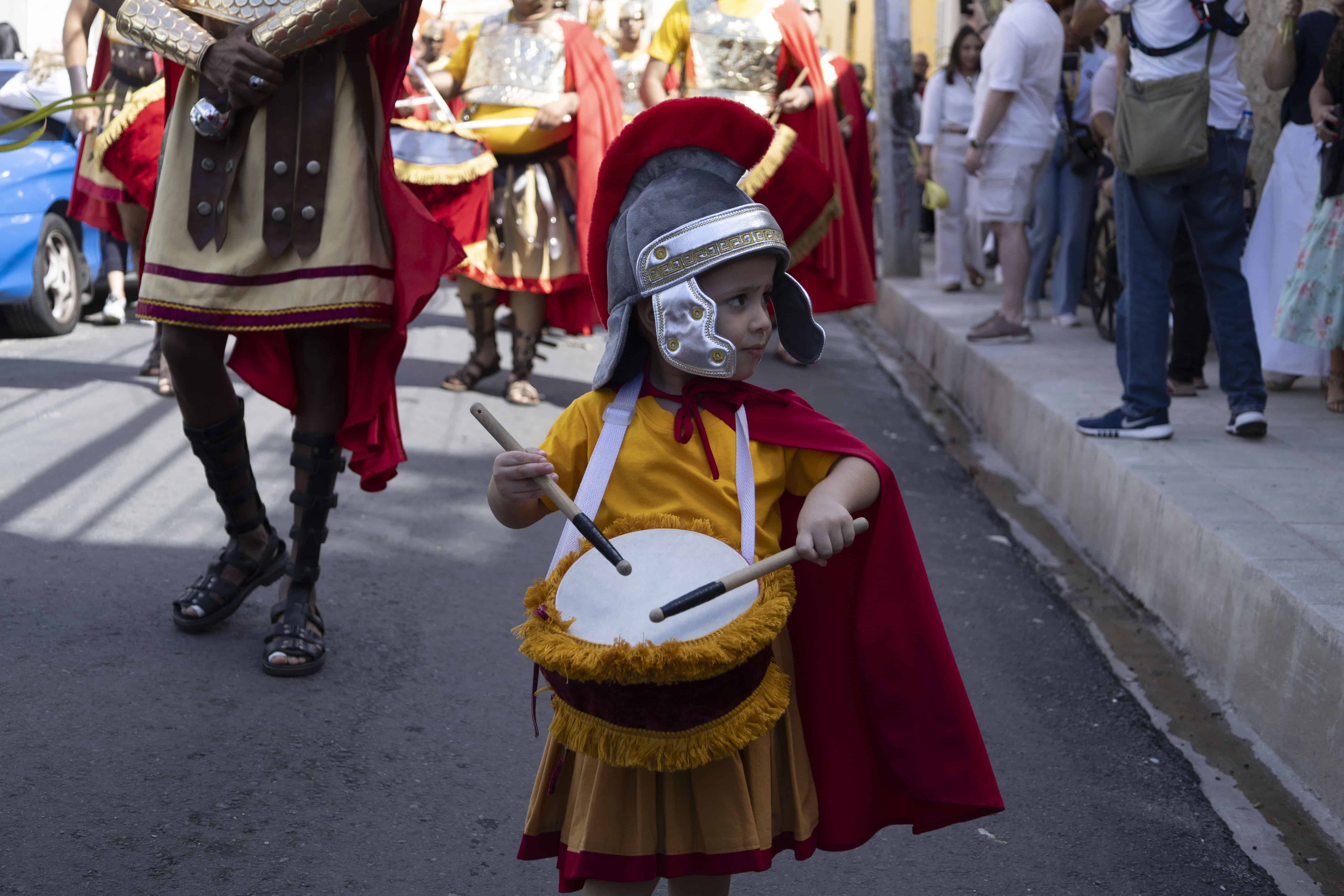 Hasta un niño se vistió de guardia romano. 
