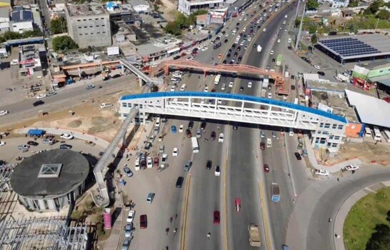 Gobierno informa desvíos por retiro puente peatonal en el Km. 9 de la Duarte la noche del domingo