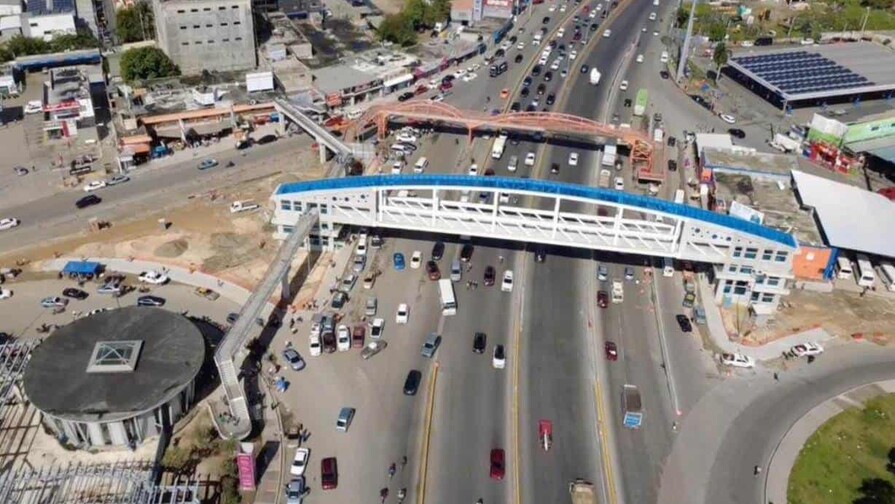 Gobierno informa desvíos por retiro puente peatonal en el Km. 9 de la Duarte la noche del domingo