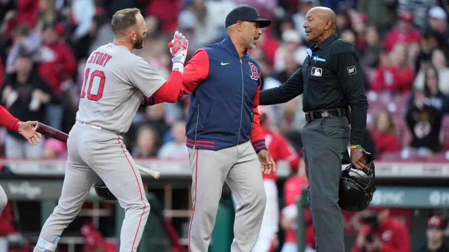 Fiasco arbitral en Cincinnati: El sistema ABS expone una jornada para el olvido de C.B. Bucknor Fiasco arbitral en Cincinnati: El sistema ABS expone una jornada para el olvido de C.B. Bucknor